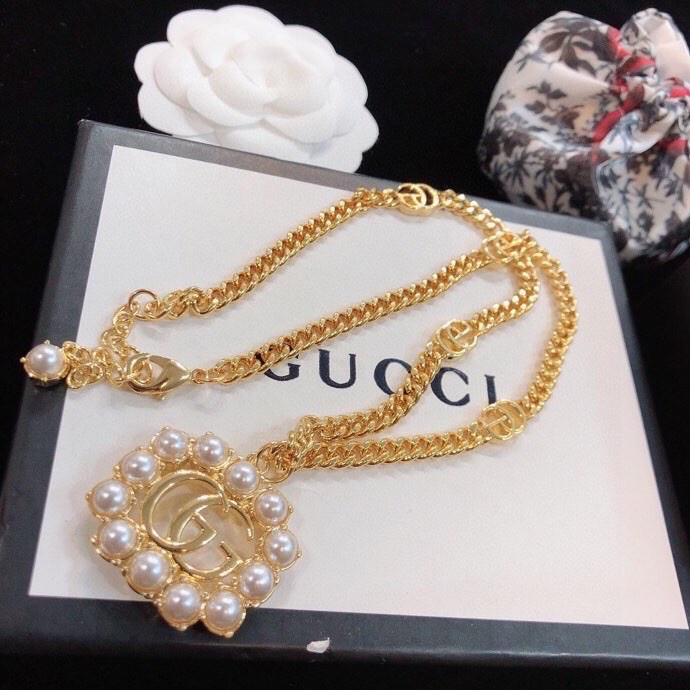 Gvc*1 Mini Pearl Border Frame Pendant Necklace Gold Tone For Women