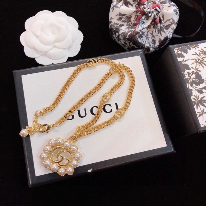 Gvc*1 Mini Pearl Border Frame Pendant Necklace Gold Tone For Women