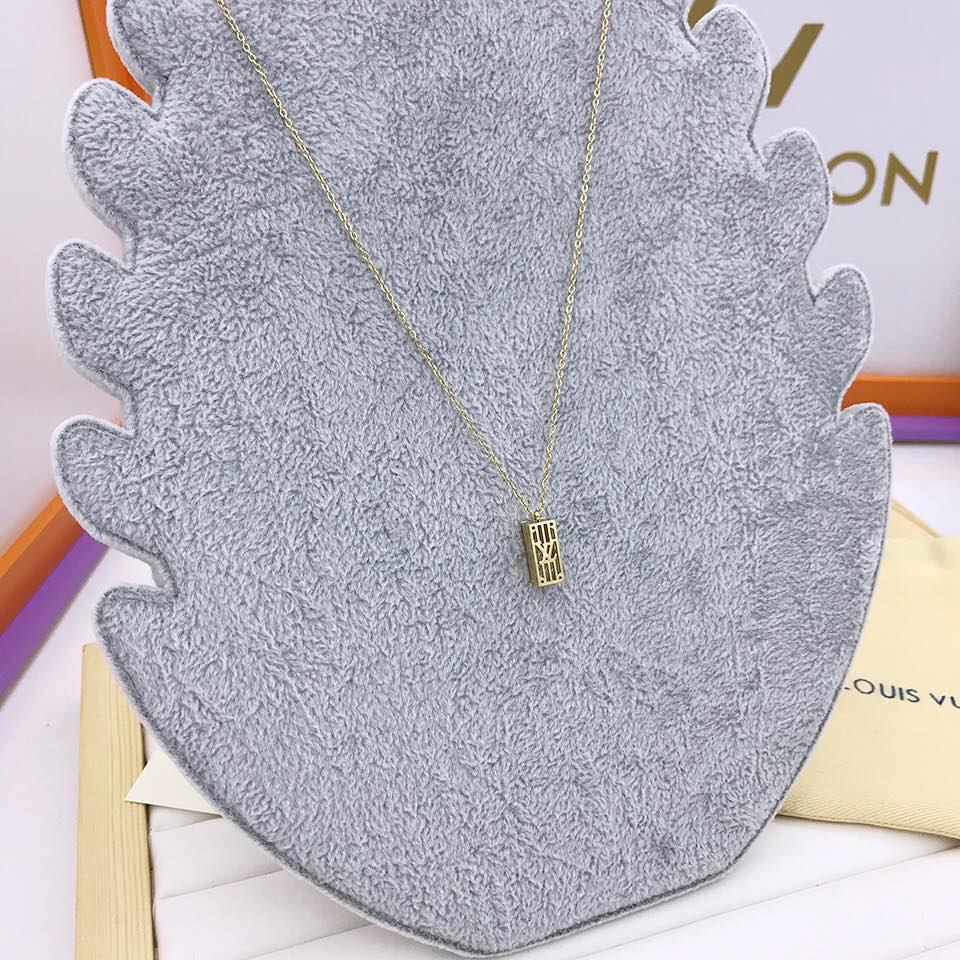 L0vis Vvtt0n Rectangular Pendant Necklace Gold Tone For Women