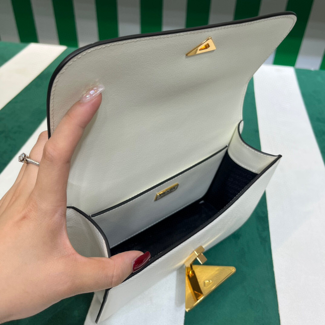 [True-to-ORIGINAL] Pra*a Emblème Saffiano Shoulder Bag In White For Women 8.6 in/22cm – 1BD320_2A4A_F0009_V_UTO