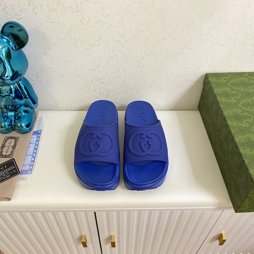 Gvc*1 Interlocking G Slide Sandal Blue For Men
