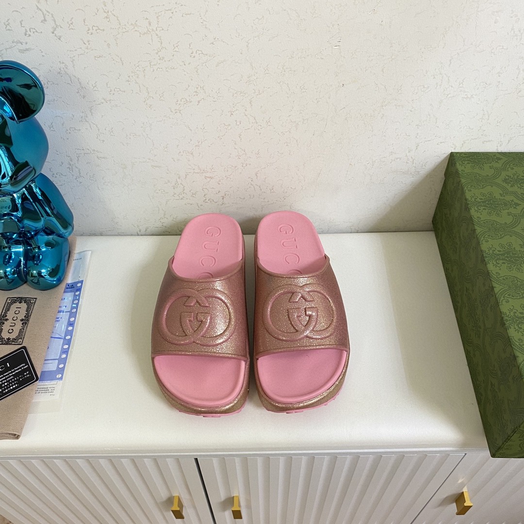 Gvc*1 Interlocking G Slide Sandal Pink For Men