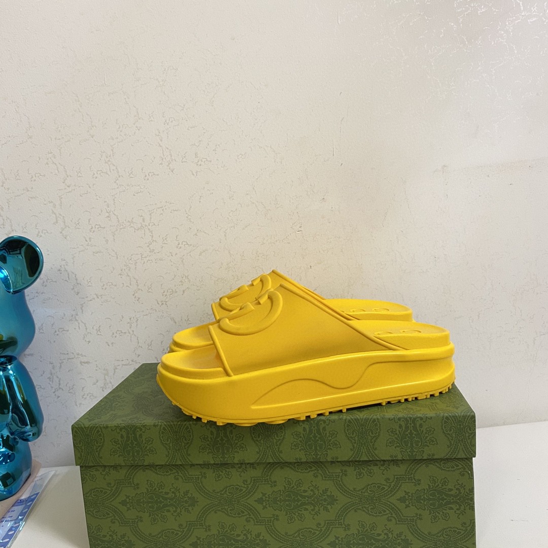 Gvc*1 Interlocking G Slide Sandal Yellow For Men