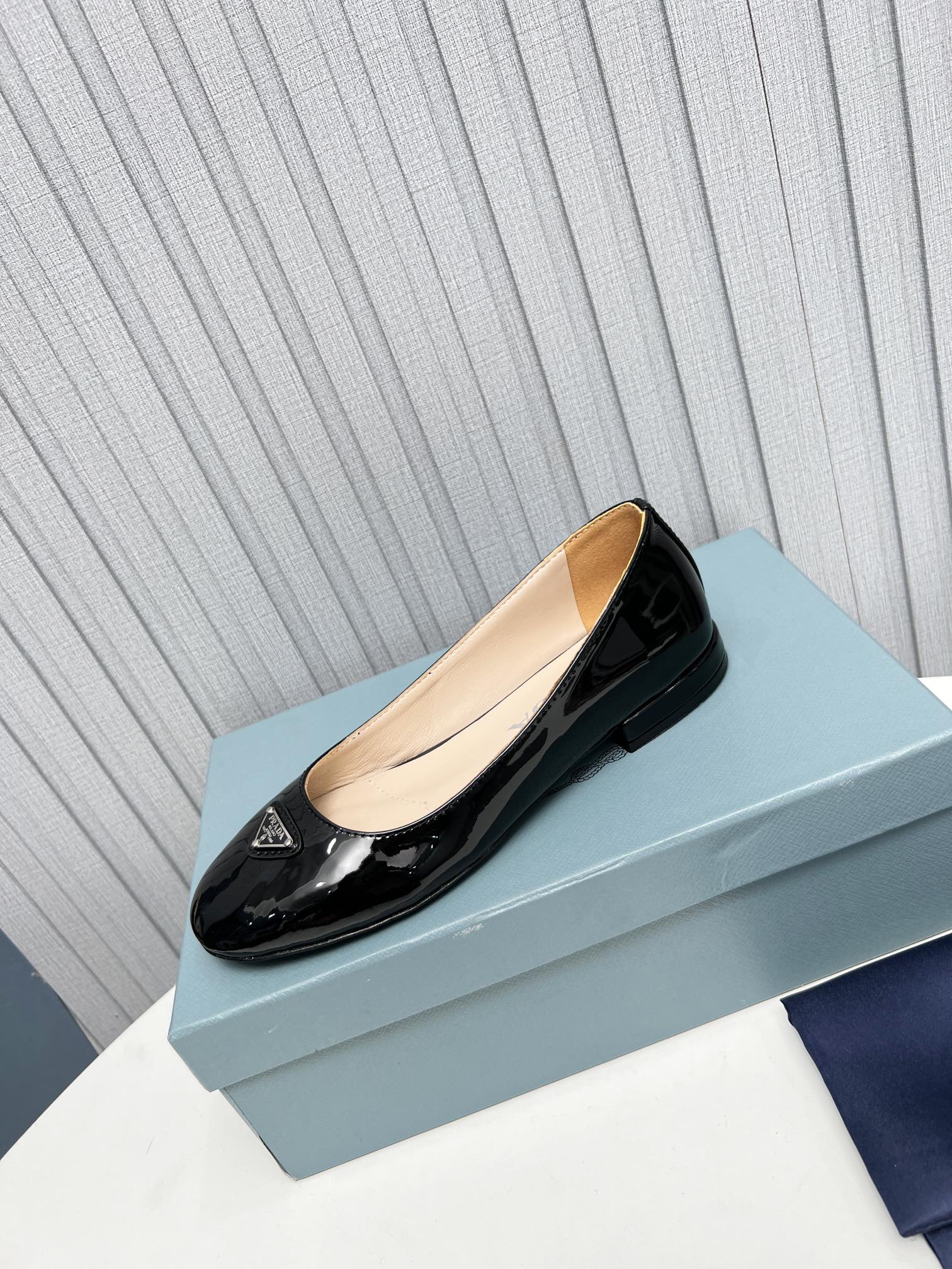 Pra*a Patent Ballerinas Black For Women 1F200N_069_F0002_F_015