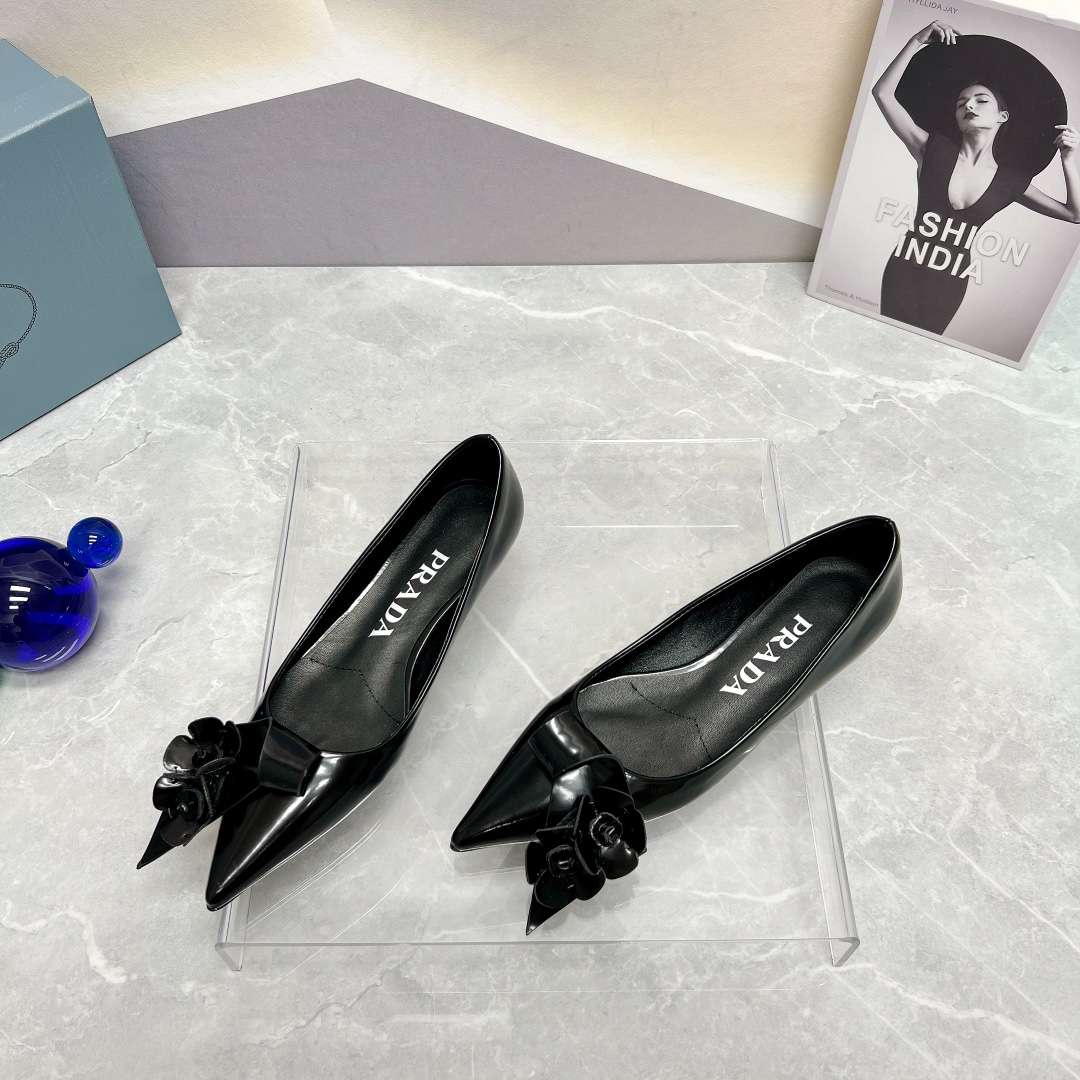 Pra*a Patent Pumps Black For Women