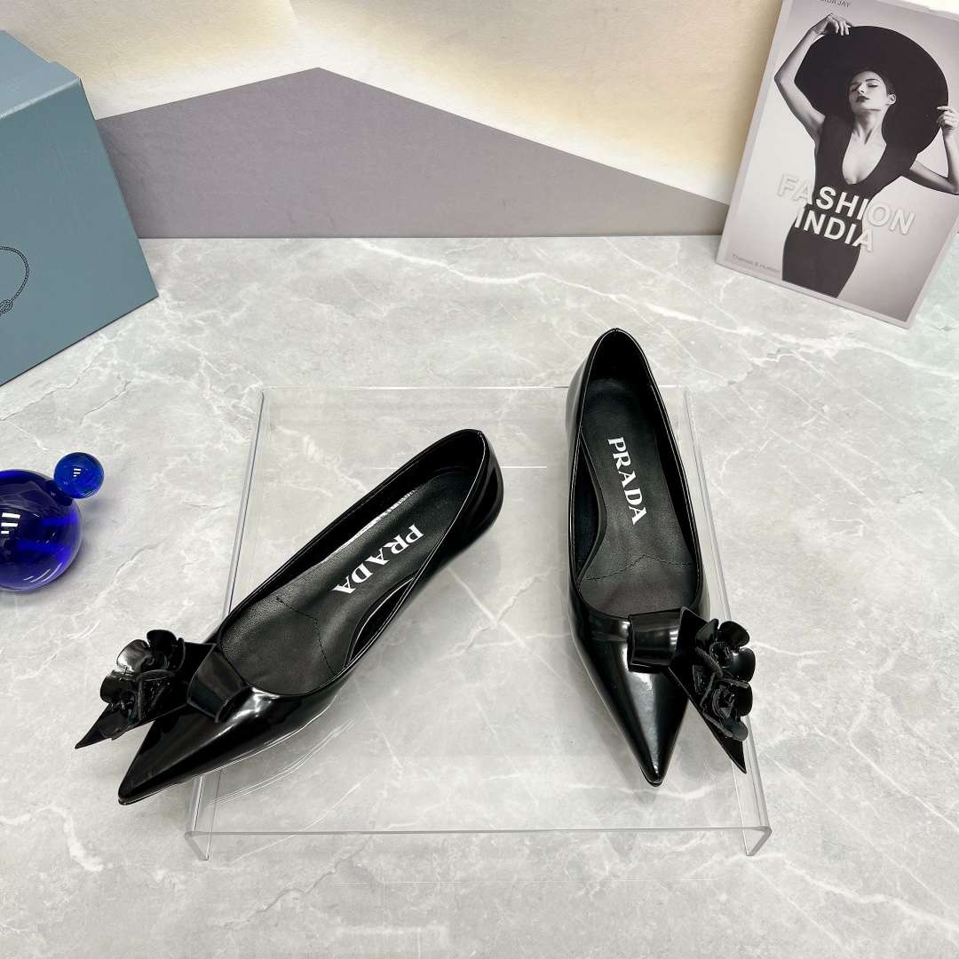 Pra*a Patent Pumps Black For Women