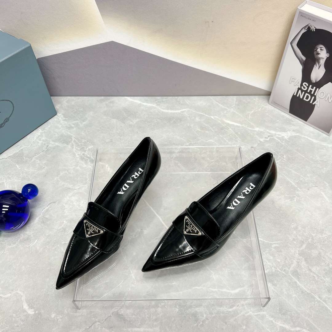 Pra*a Patent Pumps Black For Women