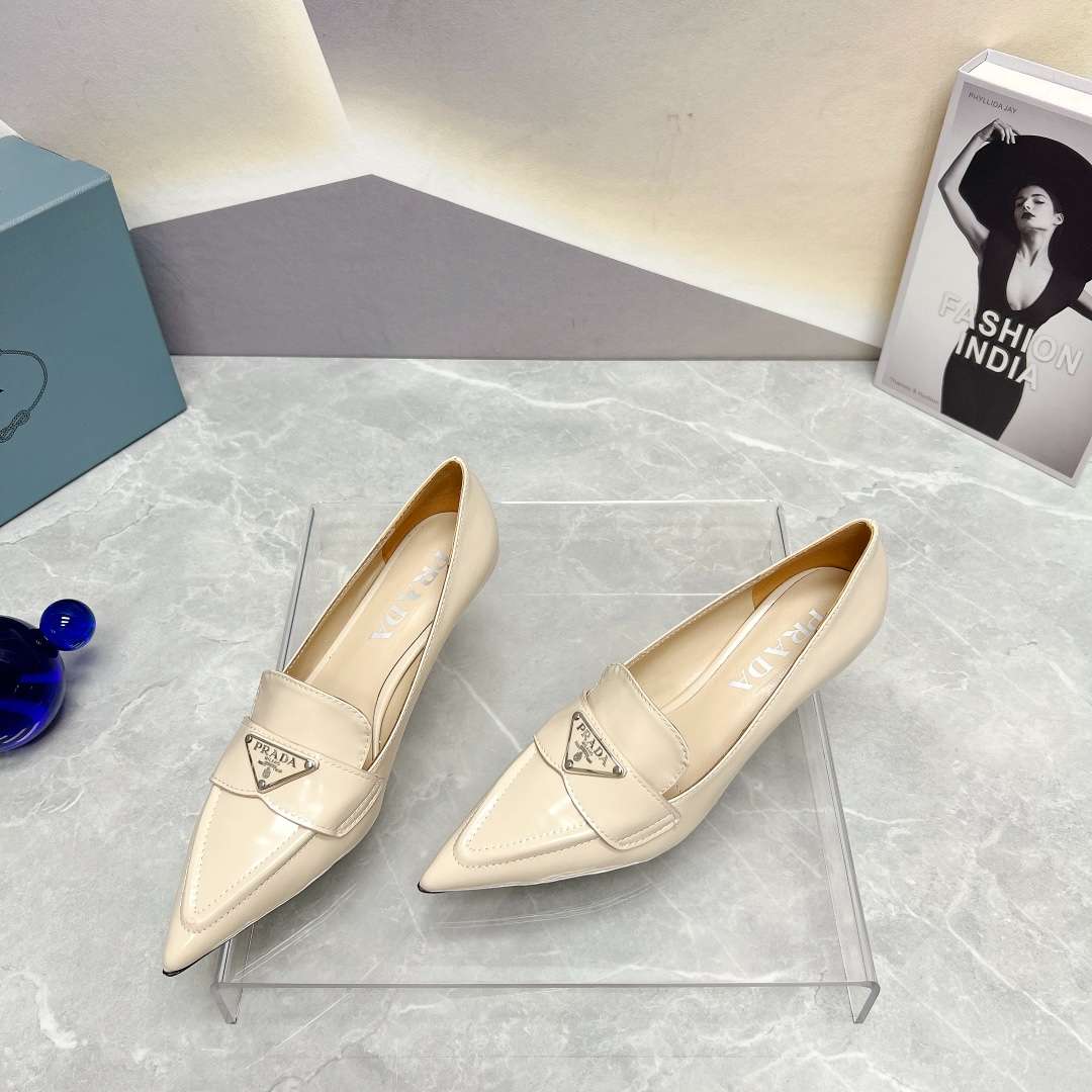 Pra*a Patent Pumps Cream For Women