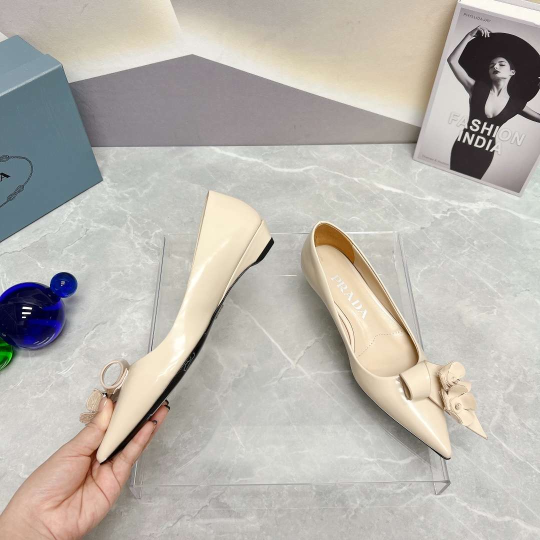 Pra*a Patent Pumps Cream For Women