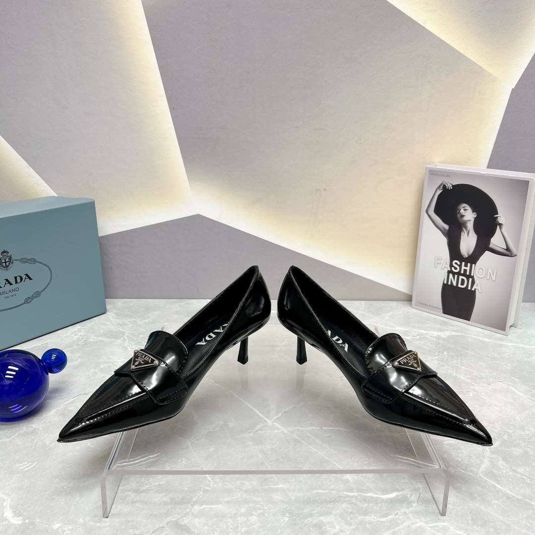 Pra*a Patent Pumps Black For Women