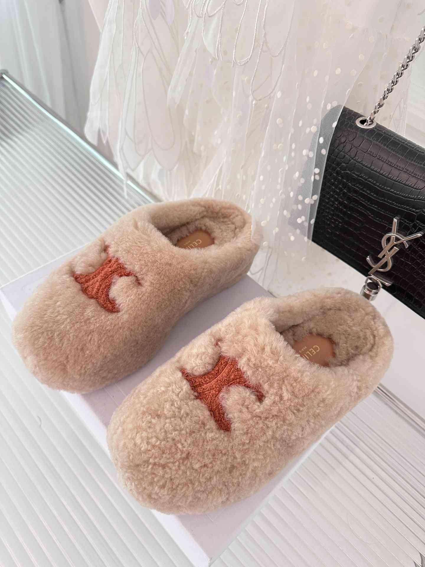 Ce1i*e Ce1i*e Fur Mule In Shearling Beige For Women 352433781C.01CR