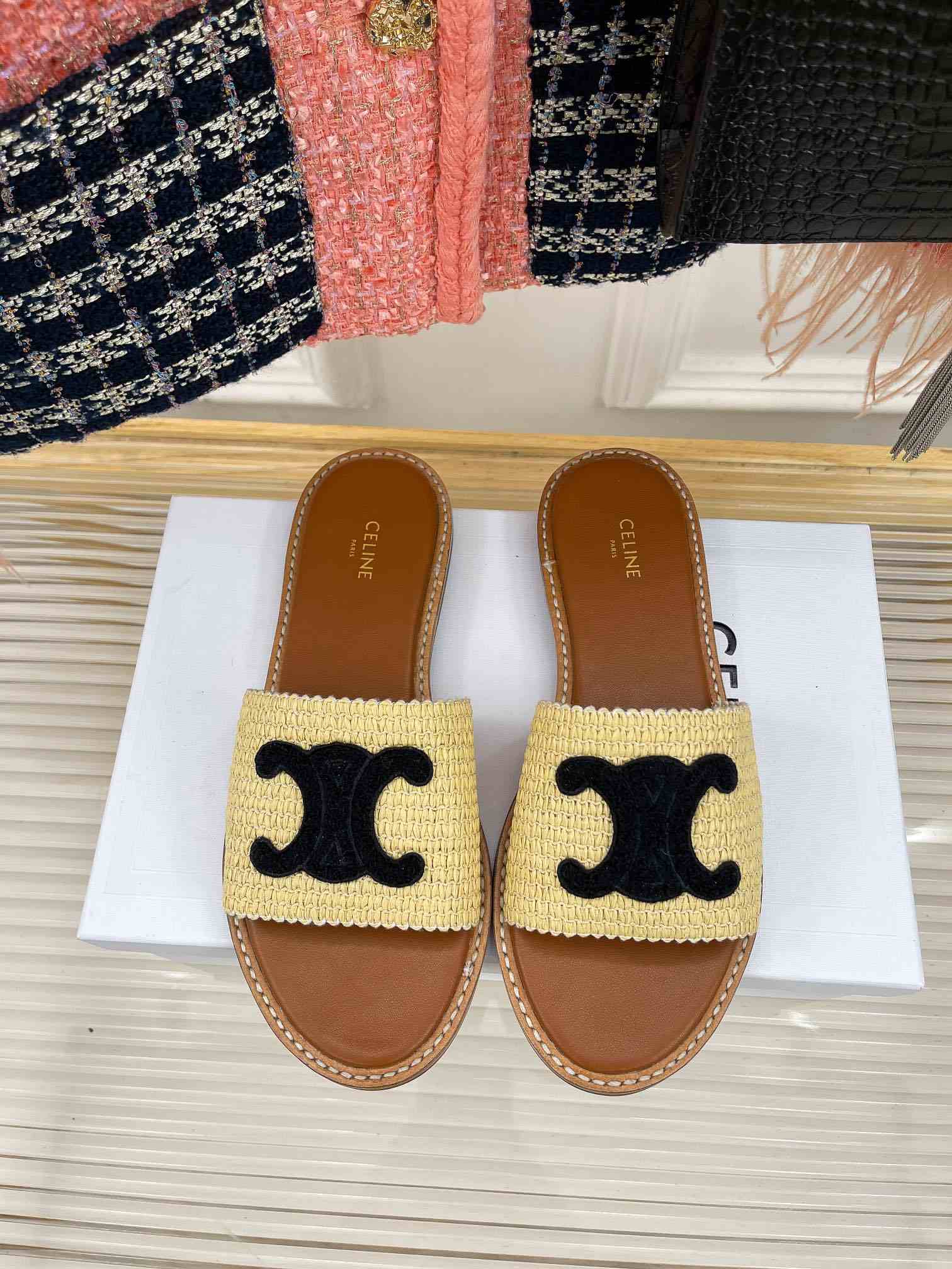 Ce1i*e Lympia Flat In Raffia Beige For Women