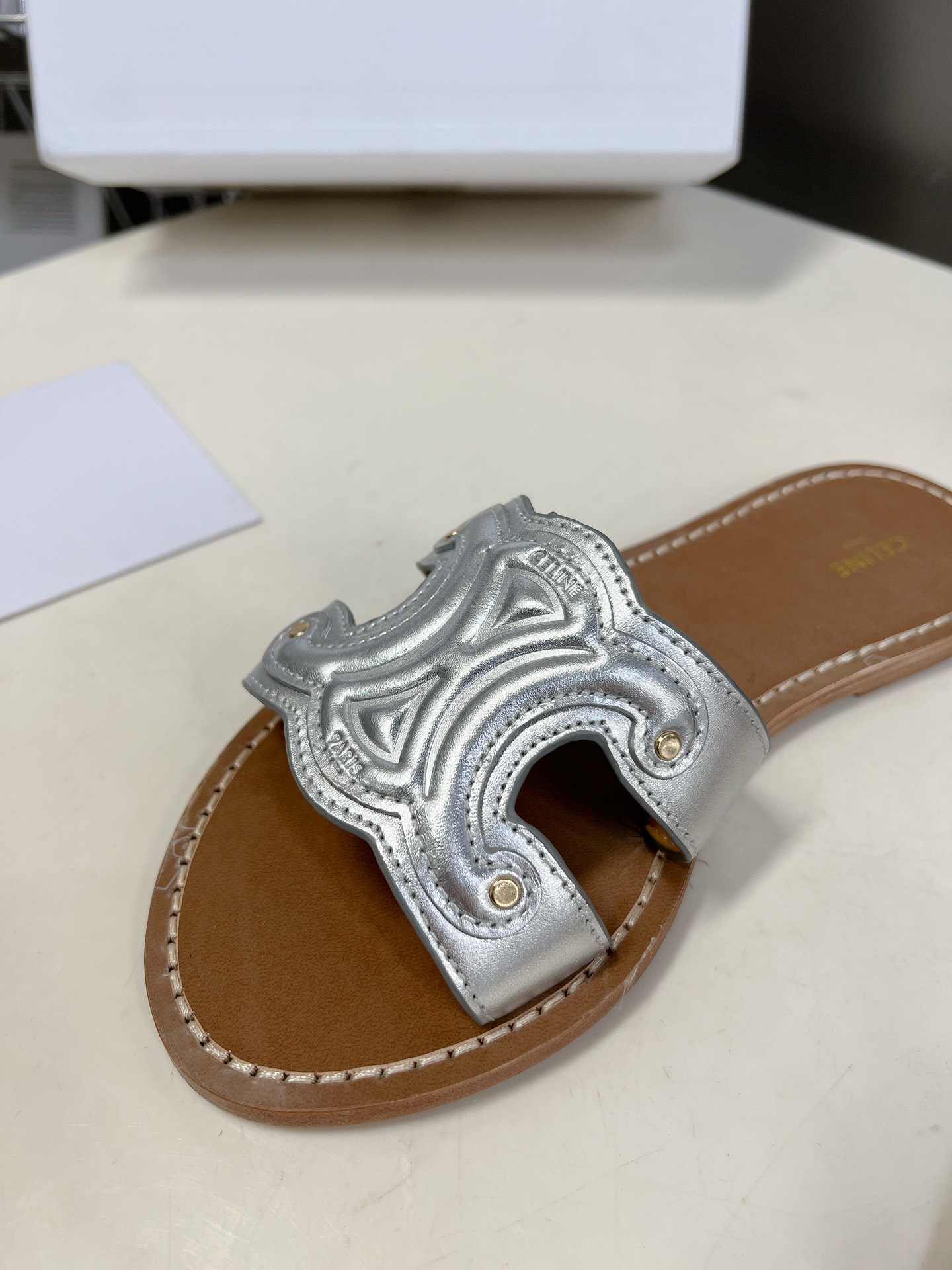 Ce1i*e Triomphe Mule In Metalized Sliver Tone For Women 352413093C.36PN