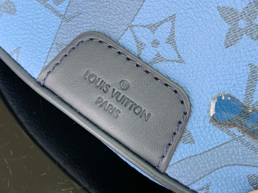 L0vis Vvtt0n Discovery Bumbag Blue For Men 44 cm/ 17.3 in M22576