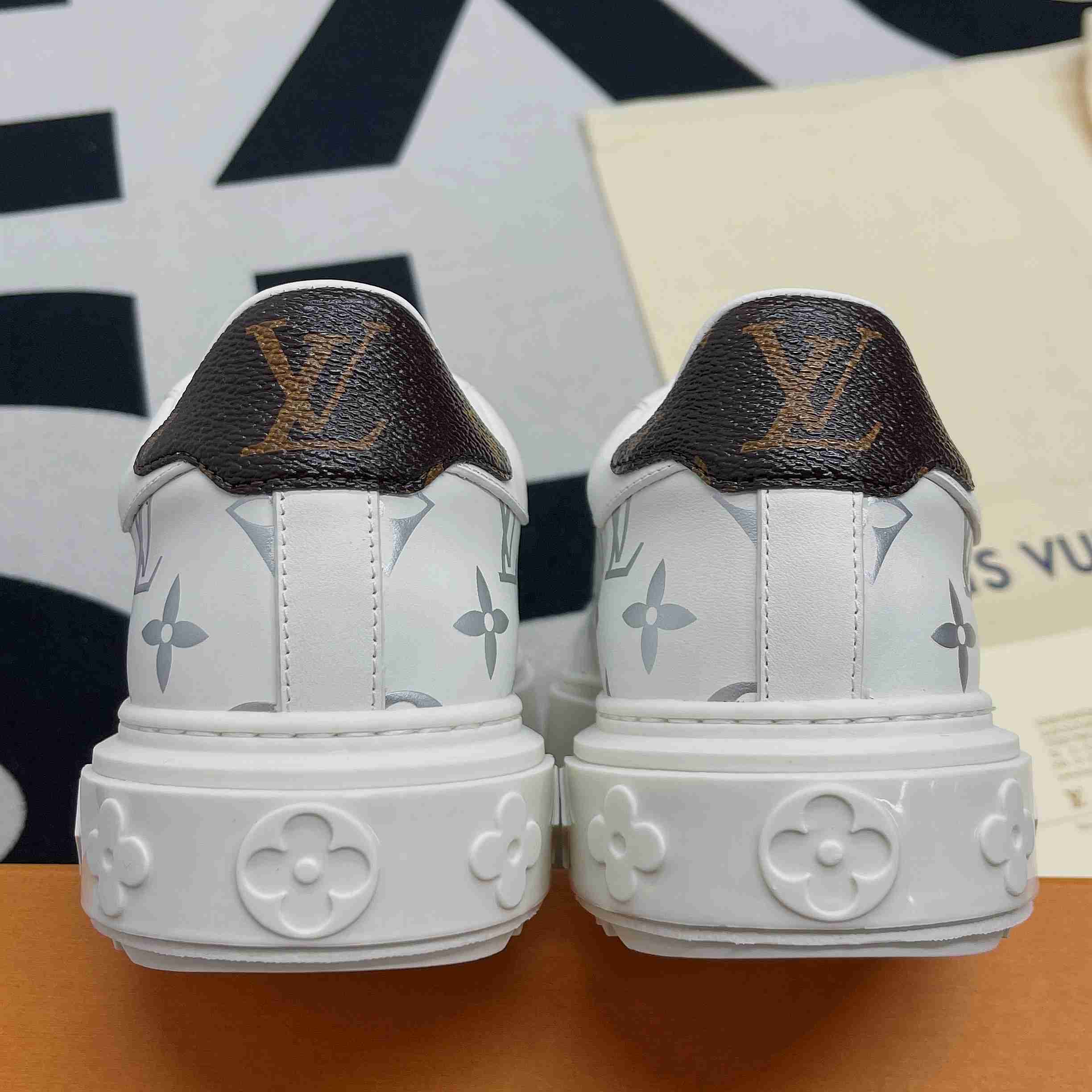 L0vis Vvtt0n LV Time Out Sneaker White For Men