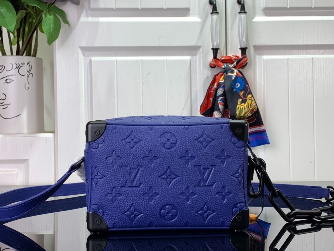 L0vis Vvtt0n Mini Soft Trunk Blue For Men 18.5cm/ 7.3 in M82558
