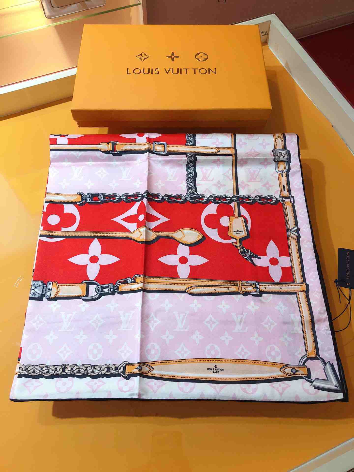 L0vis Vvtt0n Monogram Confidential Square 90 Red For Women