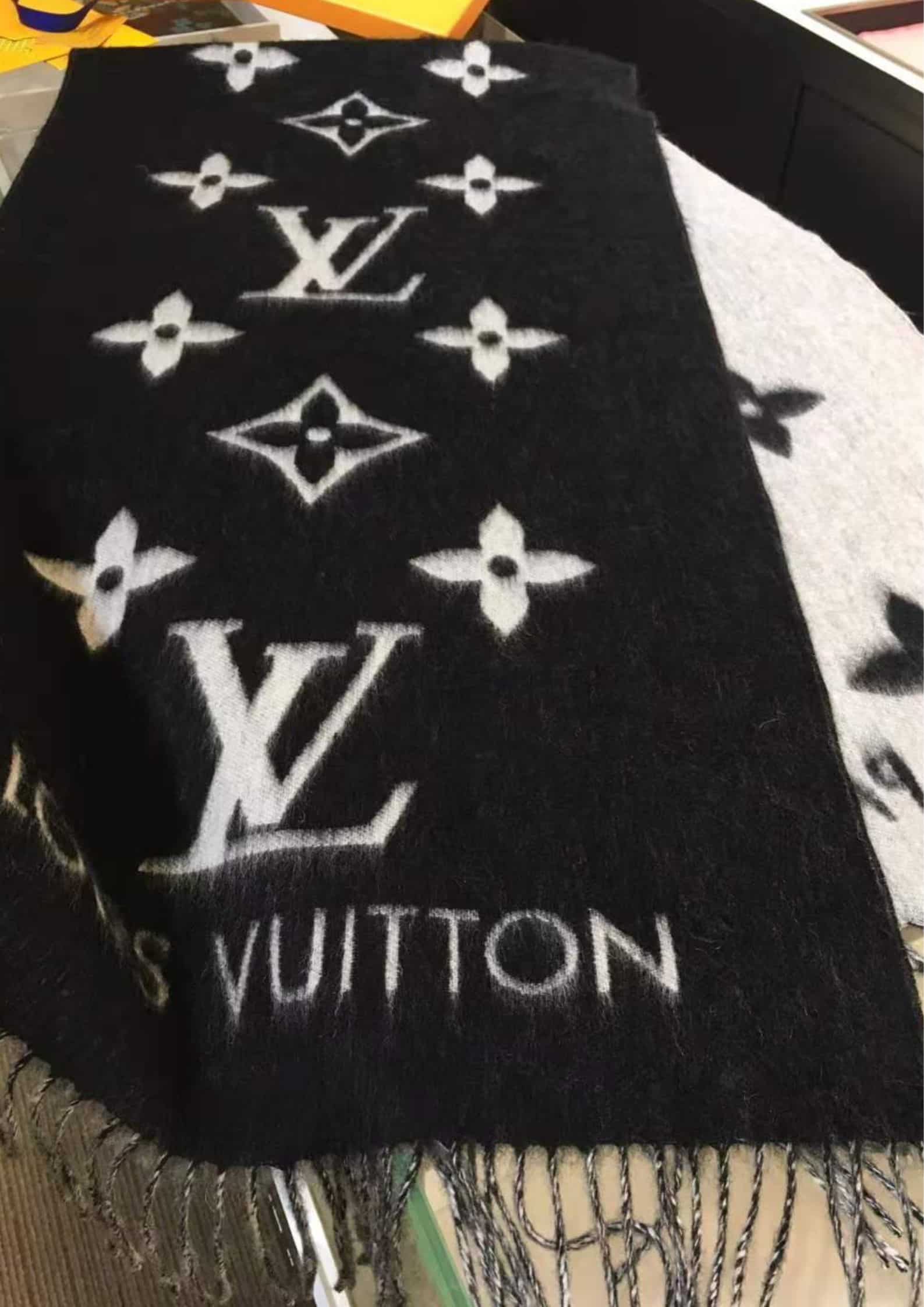 L0vis Vvtt0n Reykjavik Scarf Black For Women M71040