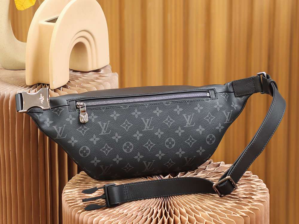 L0vis Vvtt0n Discovery Bumbag Black For Men 47cm / 18.5in M44336