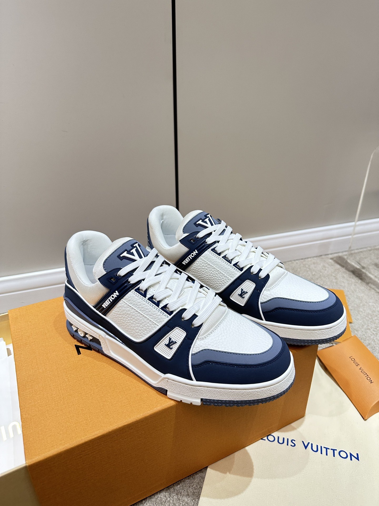 L0vis Vvtt0n LV Trainer Sneaker Blue For Women