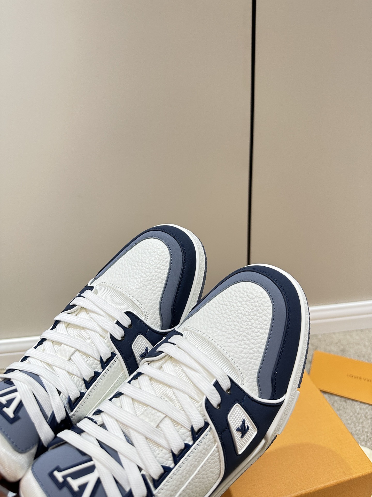 L0vis Vvtt0n LV Trainer Sneaker Blue For Women