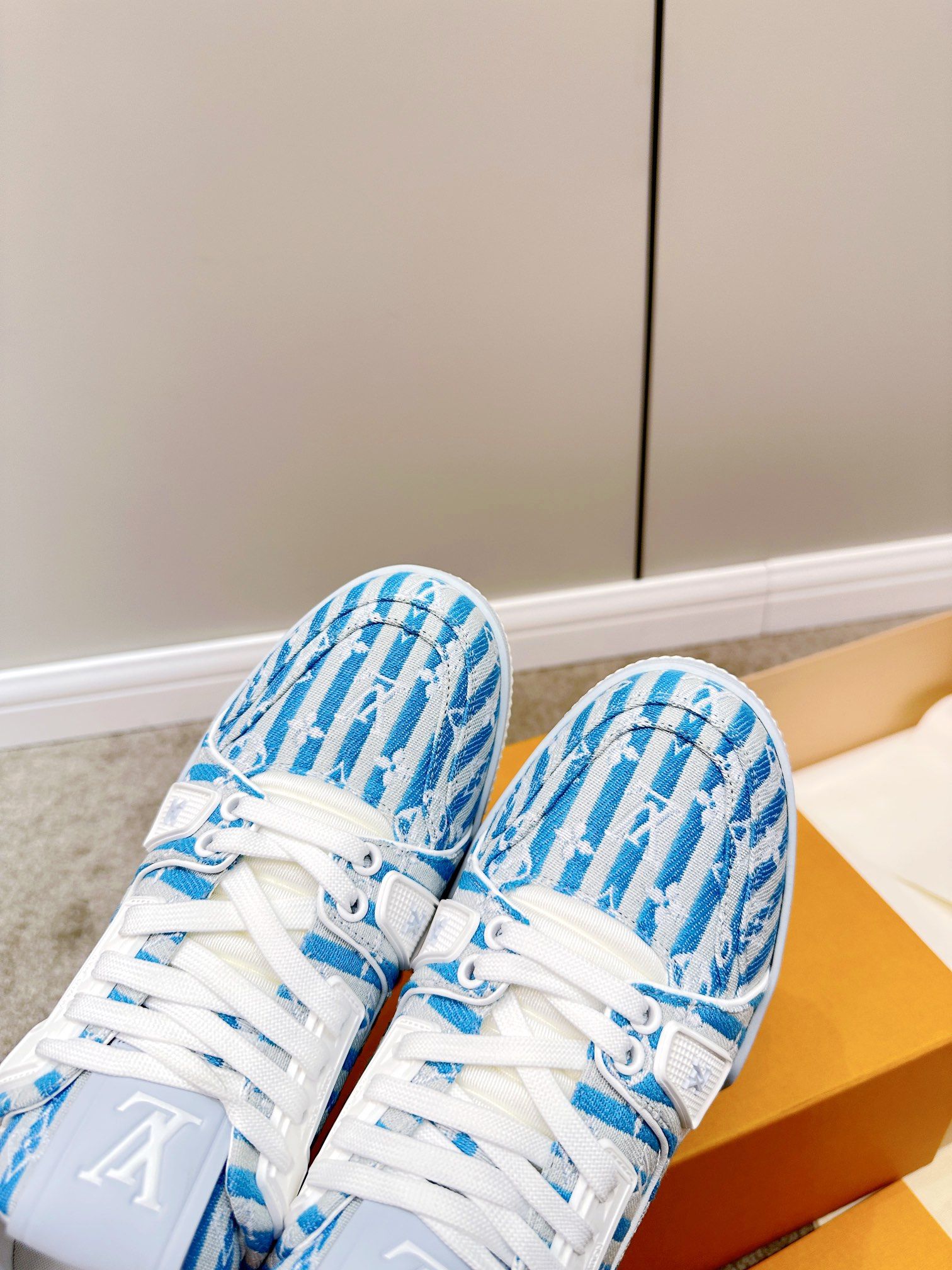 L0vis Vvtt0n Retro Basketball Sneakers Blue For Women