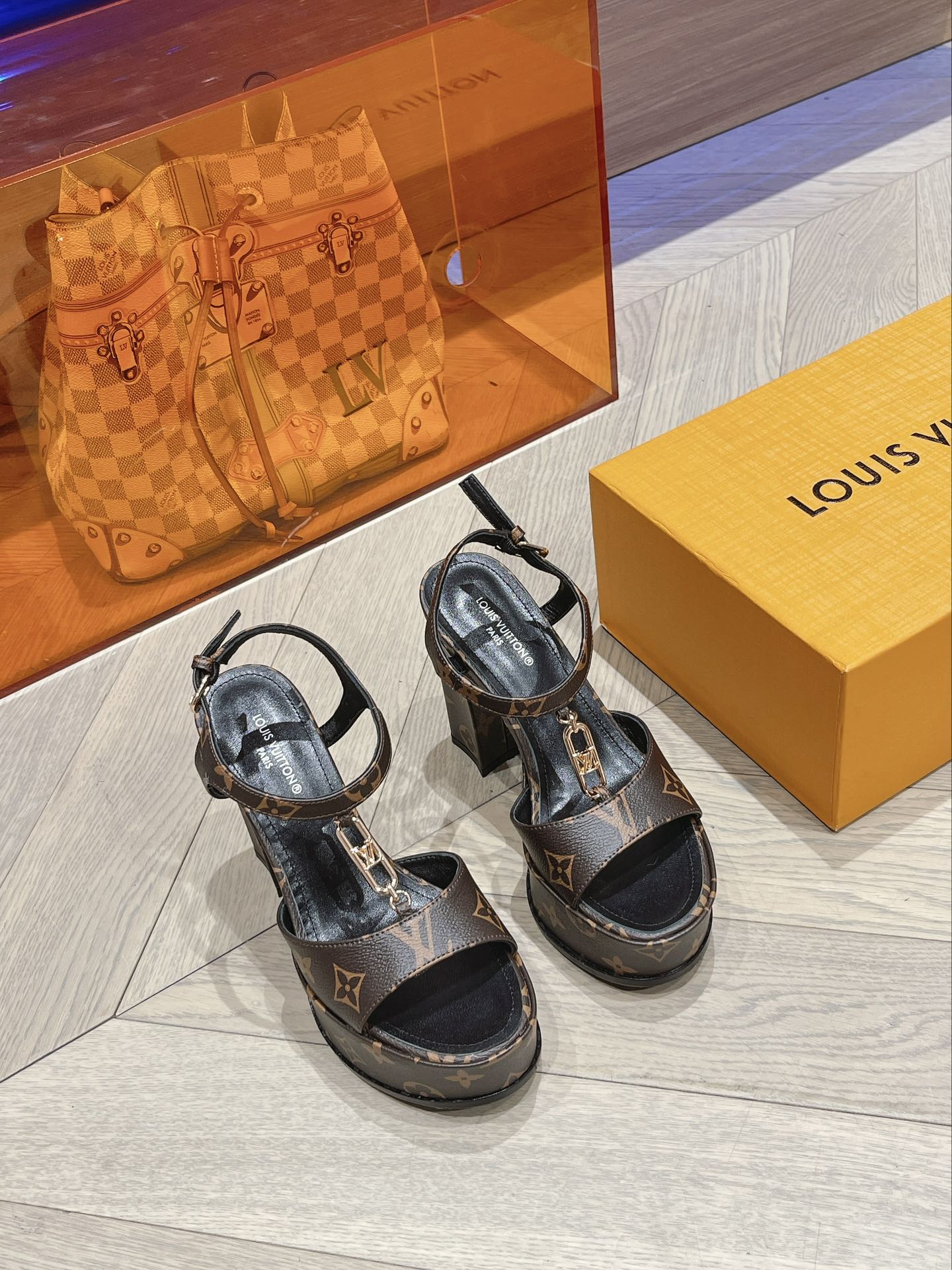 L0vis Vvtt0n Sparkle Sandal Brown For Women