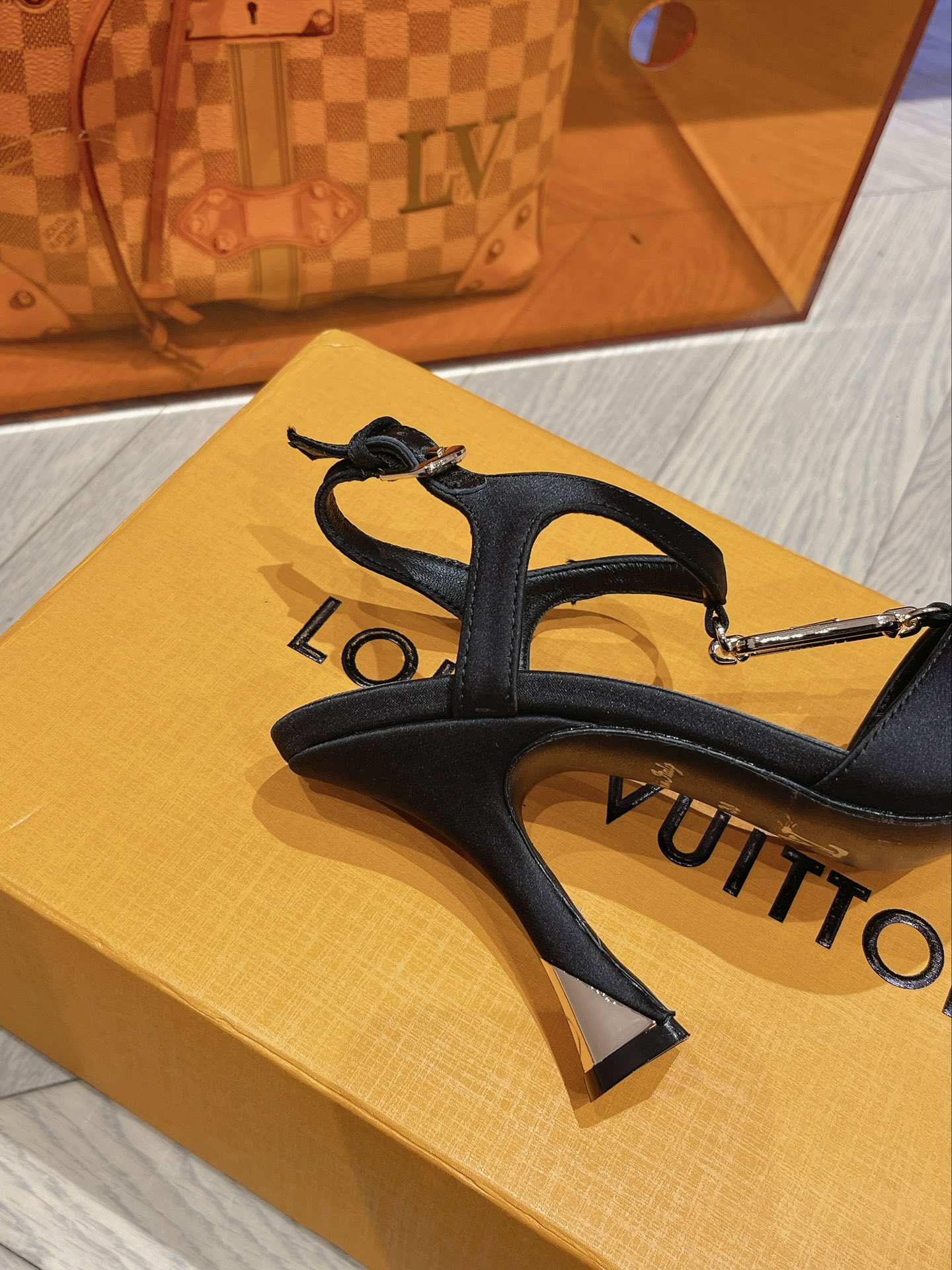 L0vis Vvtt0n Sparkle Sandal Black For Women 9.5 cm / 3.7-inch