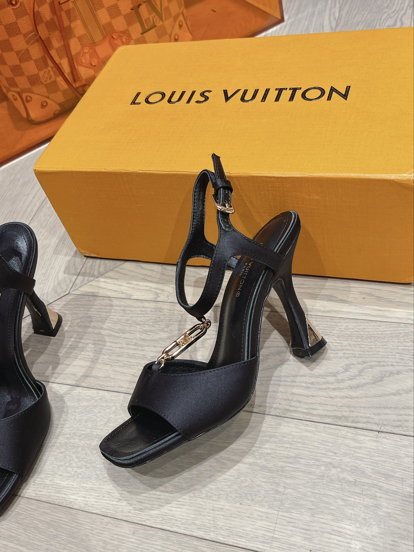 L0vis Vvtt0n Sparkle Sandal Black For Women 9.5 cm / 3.7-inch