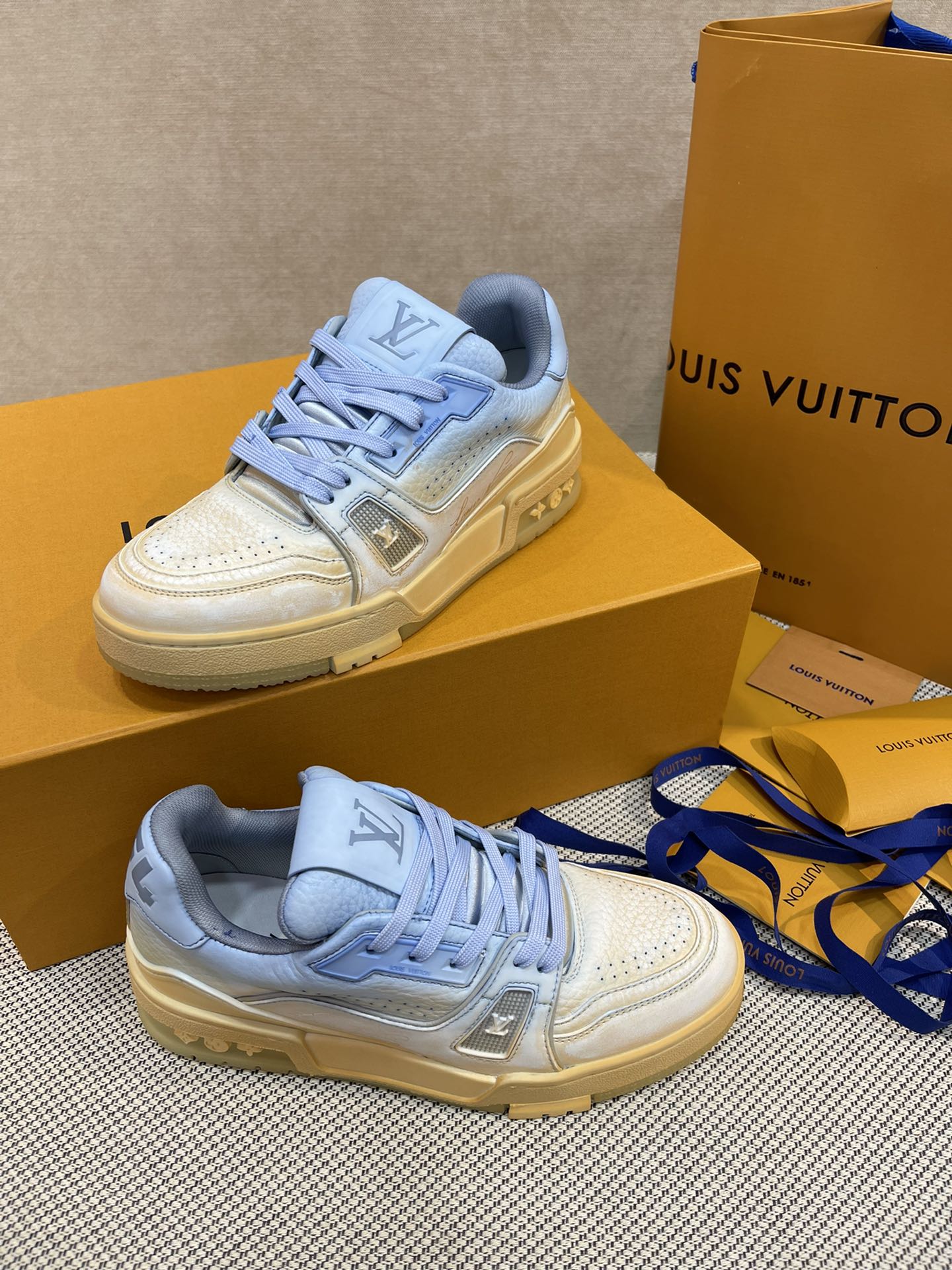 L0vis Vvtt0n Trainer Sneaker LV Light Blue For Women