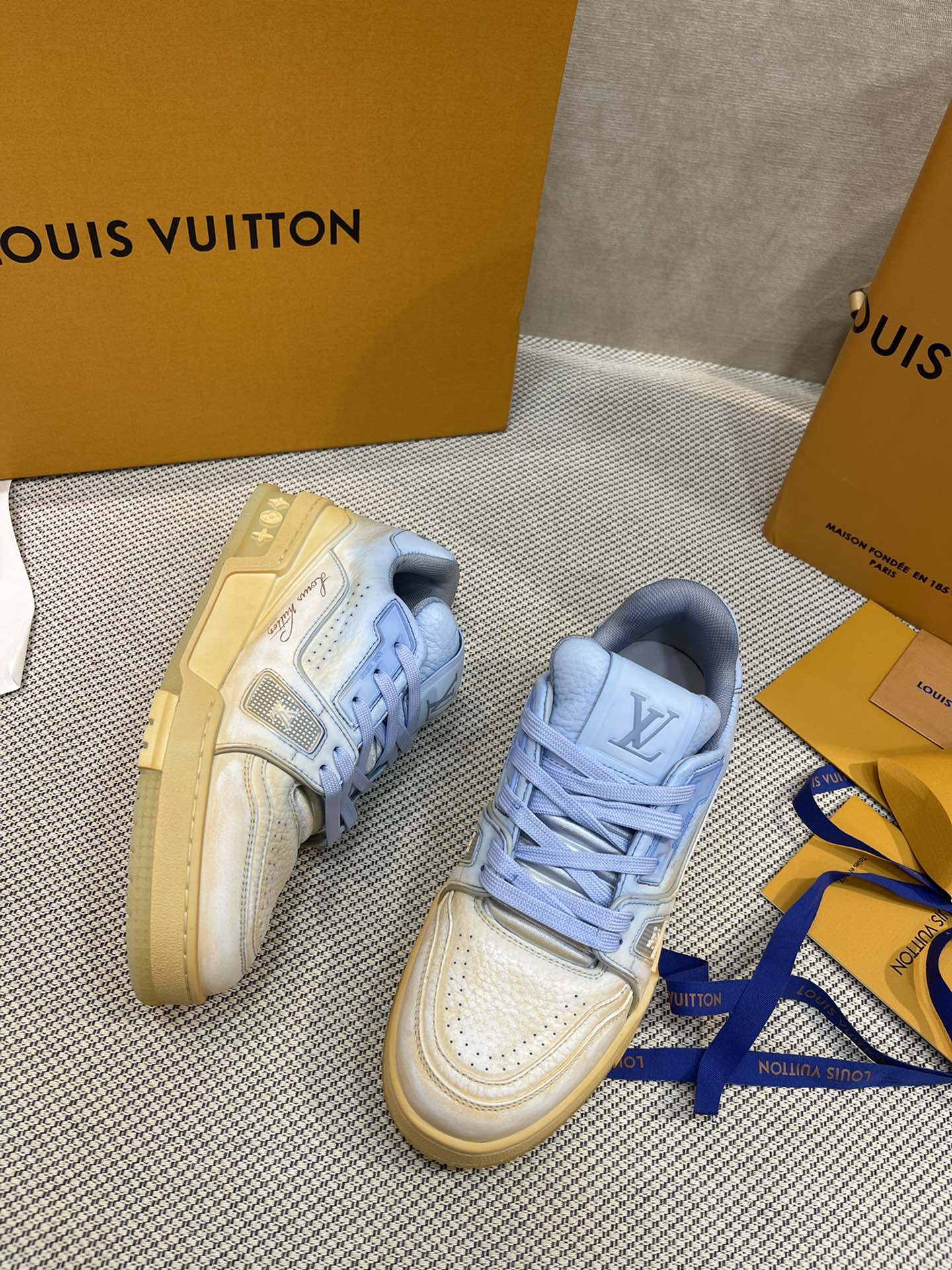 L0vis Vvtt0n Trainer Sneaker LV Light Blue For Women