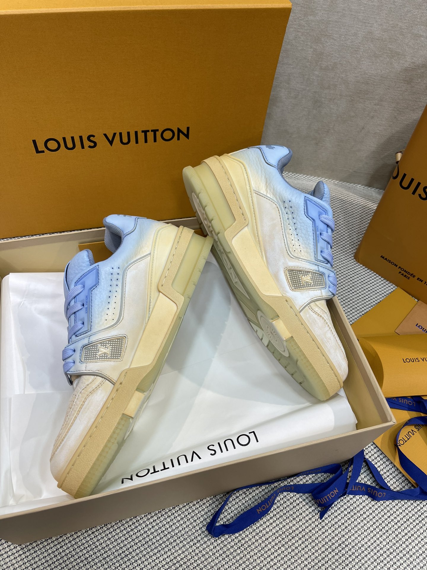 L0vis Vvtt0n Trainer Sneaker LV Light Blue For Women