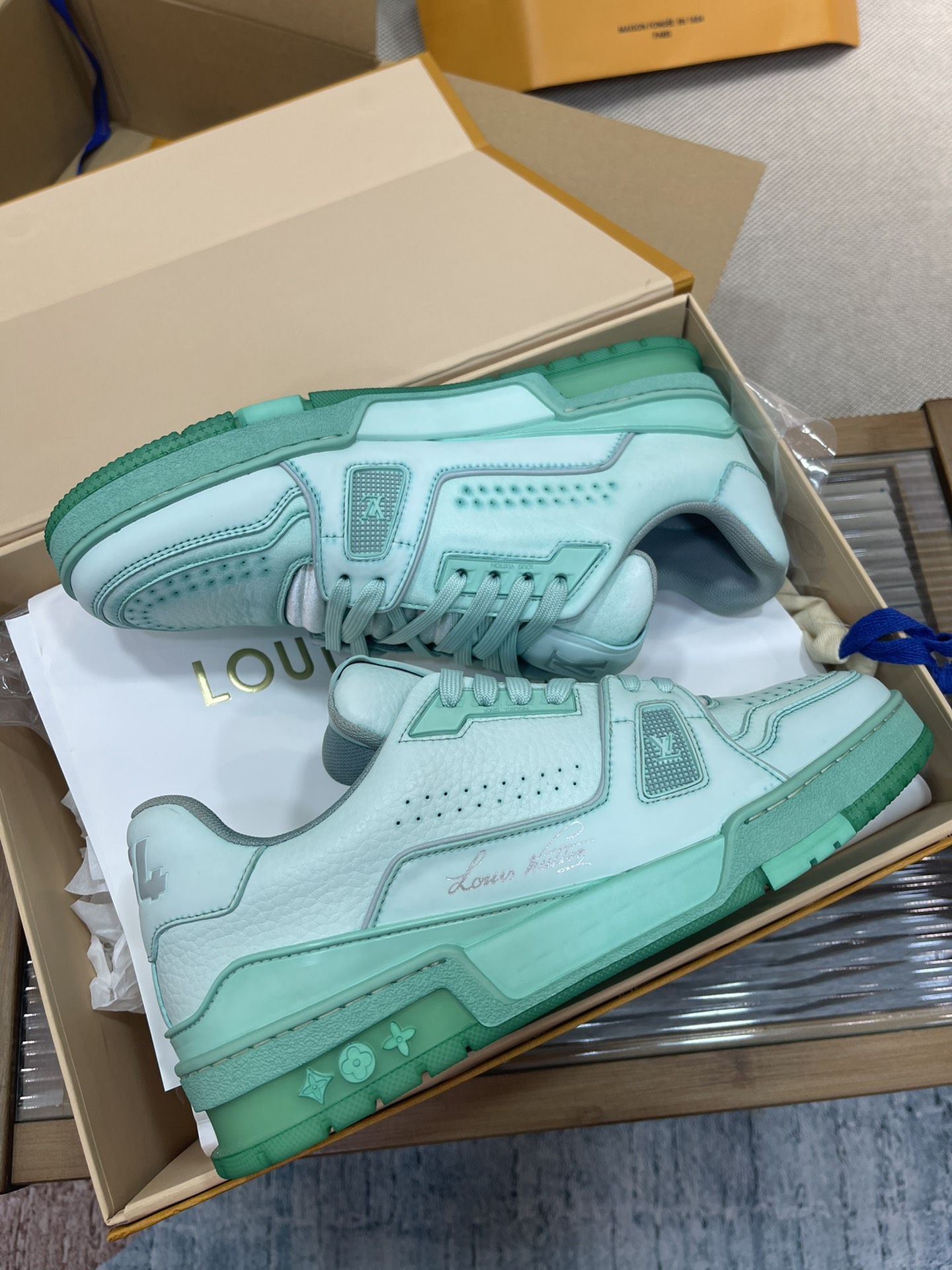 L0vis Vvtt0n Trainer Sneaker LV Mint For Women