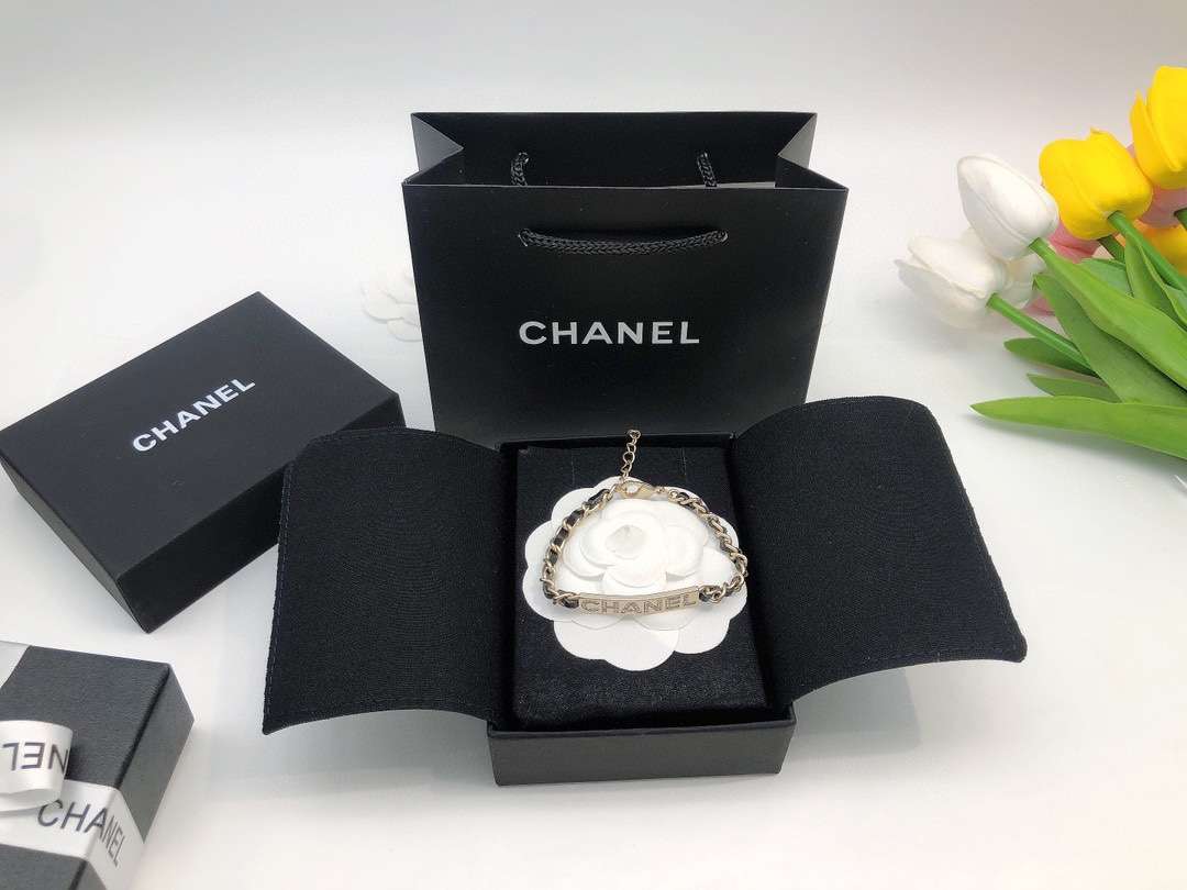 Ch**el C-Shaped Bracelet Gold For Women