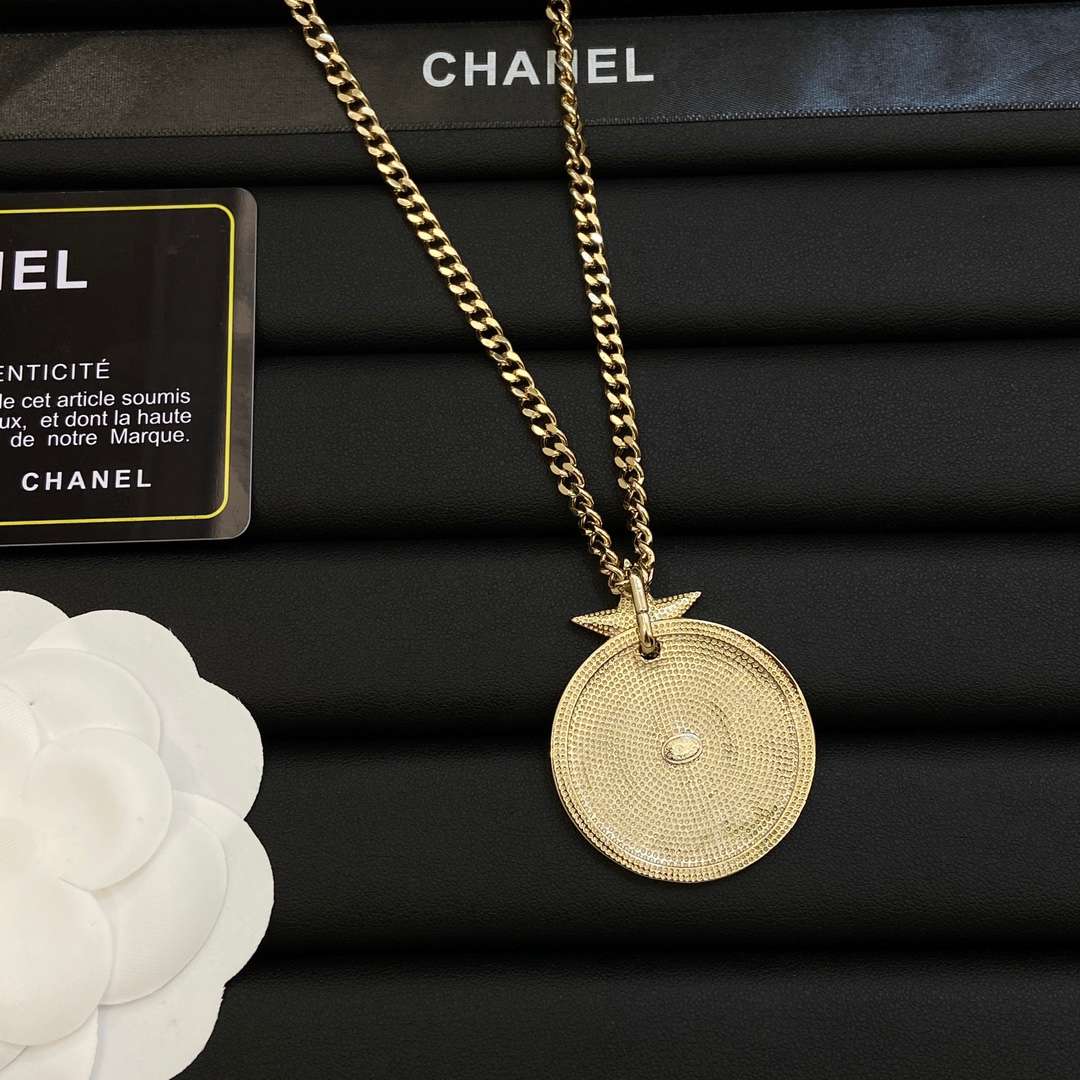 Ch**el CC Circle Necklace Gold For Women