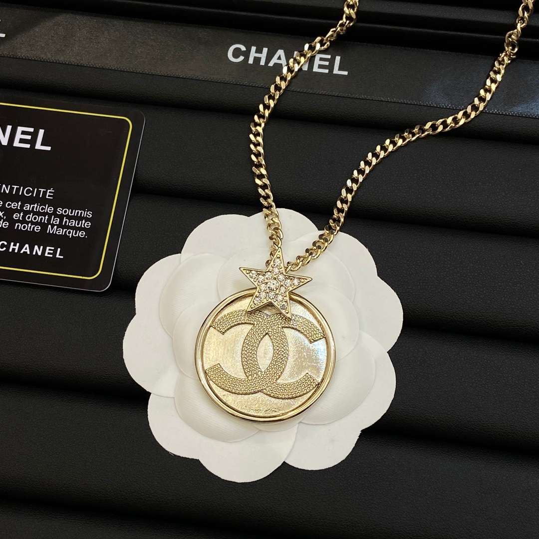 Ch**el CC Circle Necklace Gold For Women