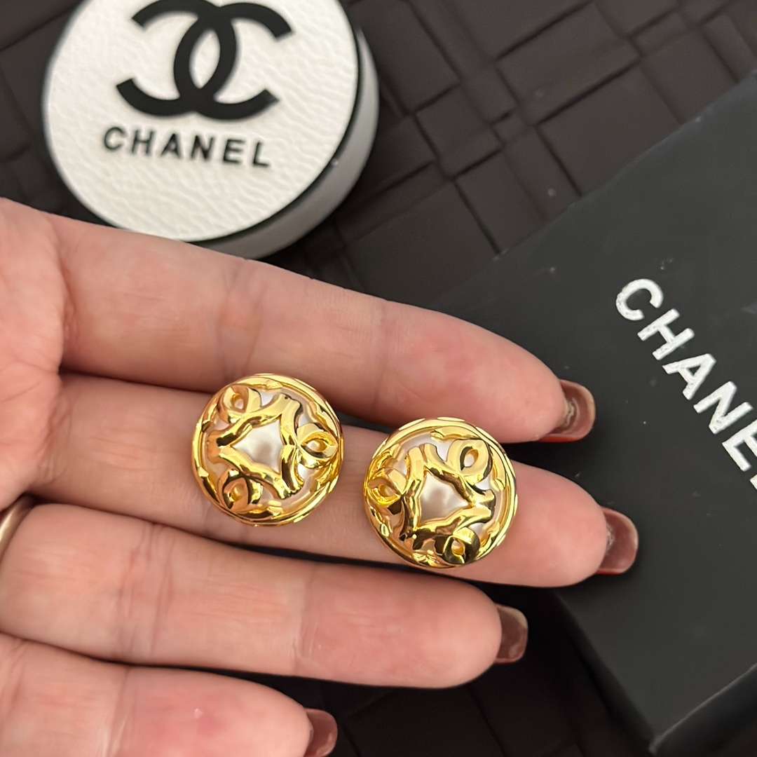 Ch**el Double C-Shaped Round Pearl Earrings Gold For Women