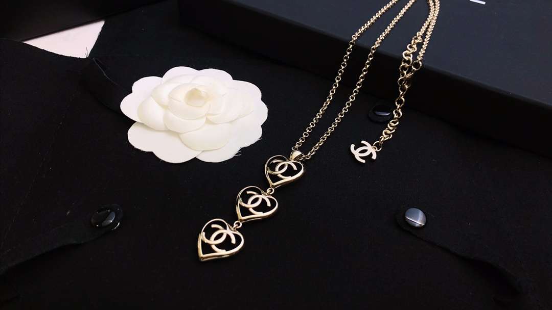 Ch**el Hollow C Heart-Shaped Necklace Gold For Women