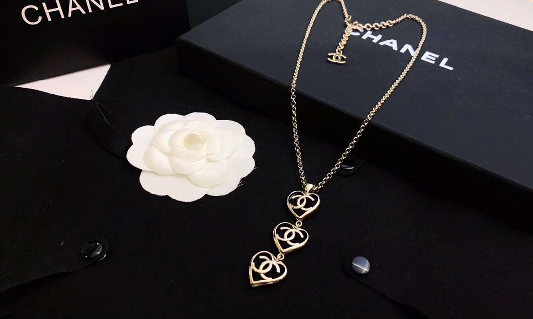 Ch**el Hollow C Heart-Shaped Necklace Gold For Women