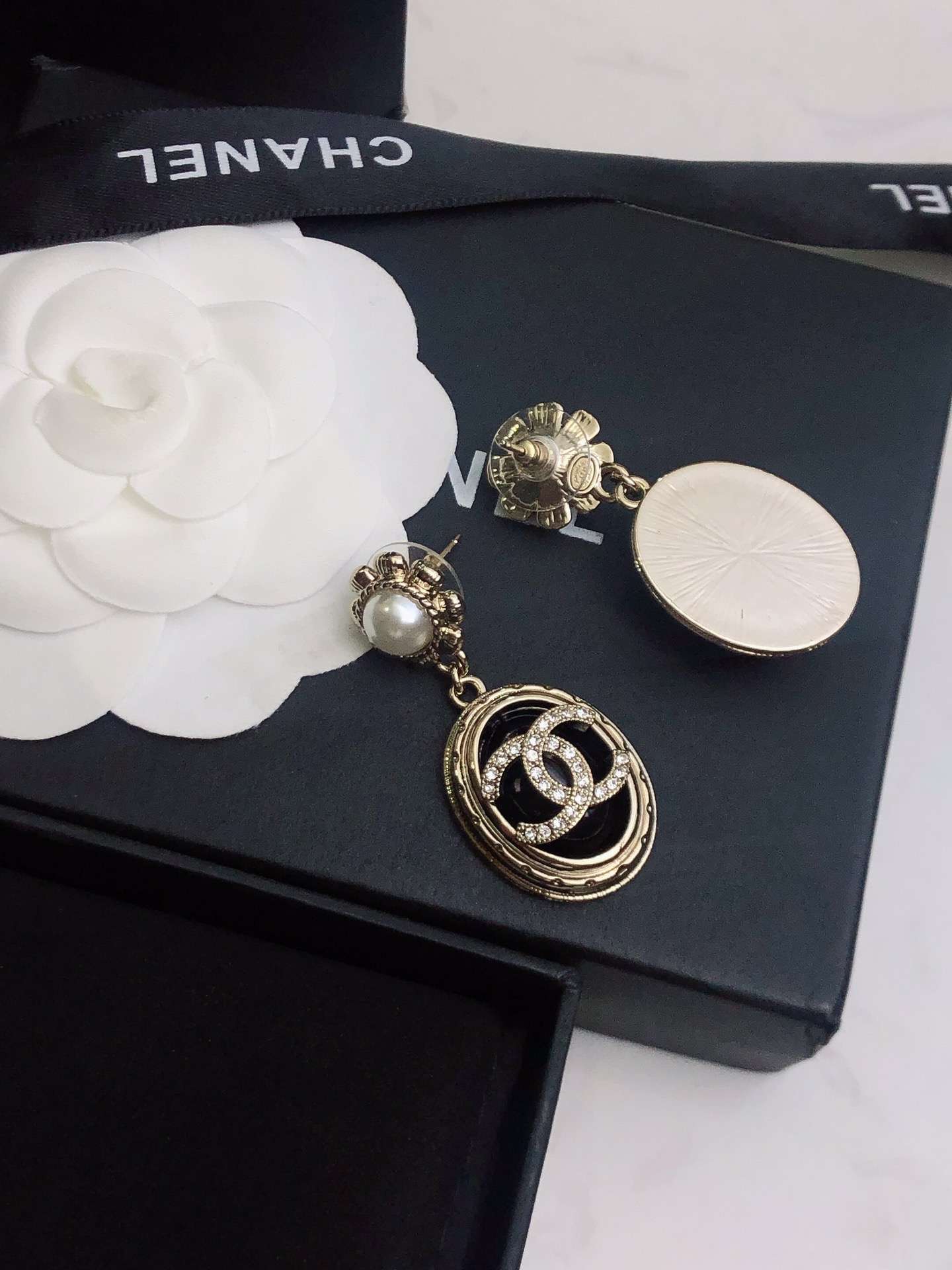 Ch**el Stone Oval Earrings Gold For Women