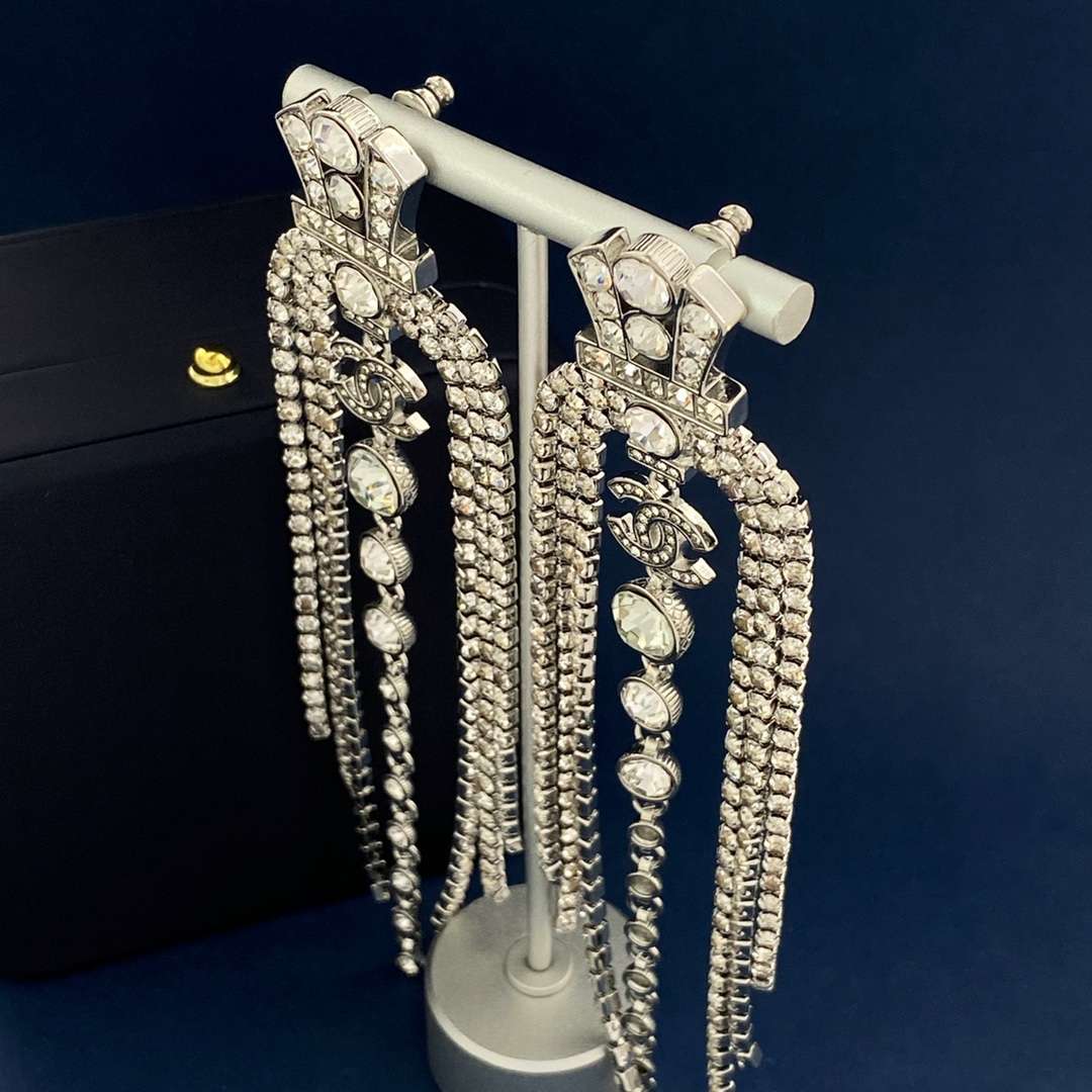 Ch**el Tassel Claw Chain Earrings Silver For Women