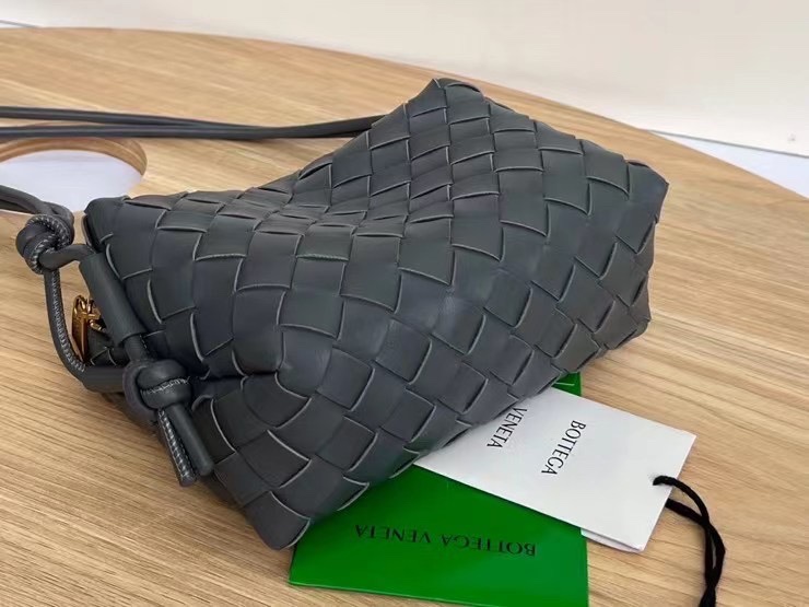 B0tt*ga Ven*ta Mini Loop Camera Bag Grey For Women 17cm / 6.7in 680254V1G111233