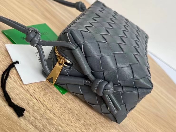 B0tt*ga Ven*ta Mini Loop Camera Bag Grey For Women 17cm / 6.7in 680254V1G111233
