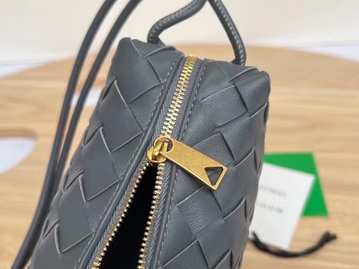 B0tt*ga Ven*ta Mini Loop Camera Bag Grey For Women 17cm / 6.7in 680254V1G111233