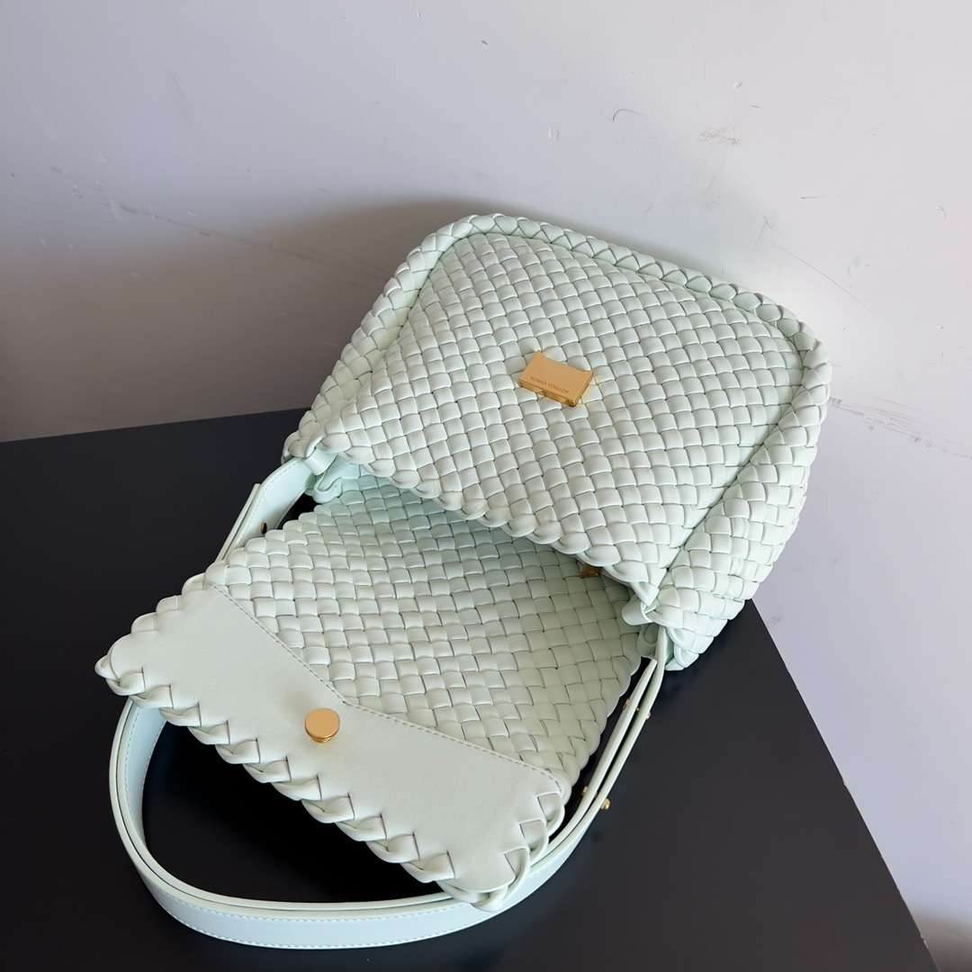 B0tt*ga Ven*ta Small Cobble Shoulder Bag White For Women 26cm / 12in 755109V3A513902