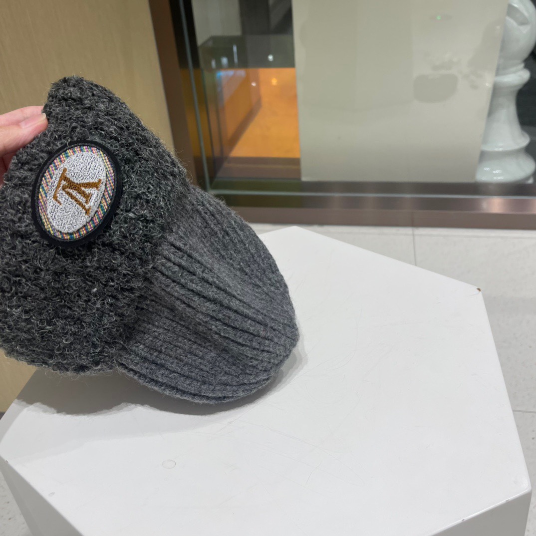 L0vis Vvtt0n Ahead Beanie Grey For Women