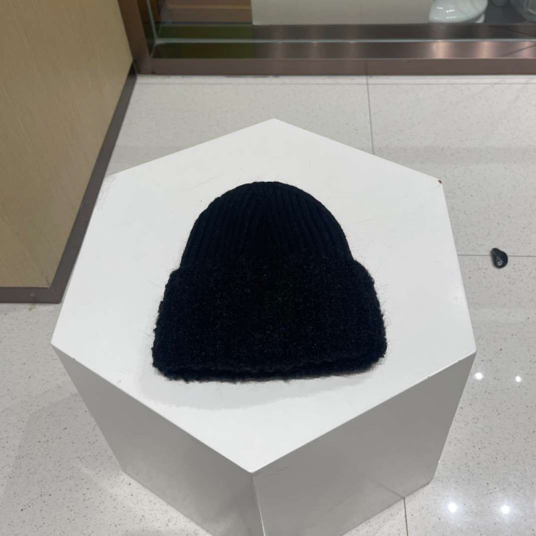 L0vis Vvtt0n Ahead Beanie Black For Women