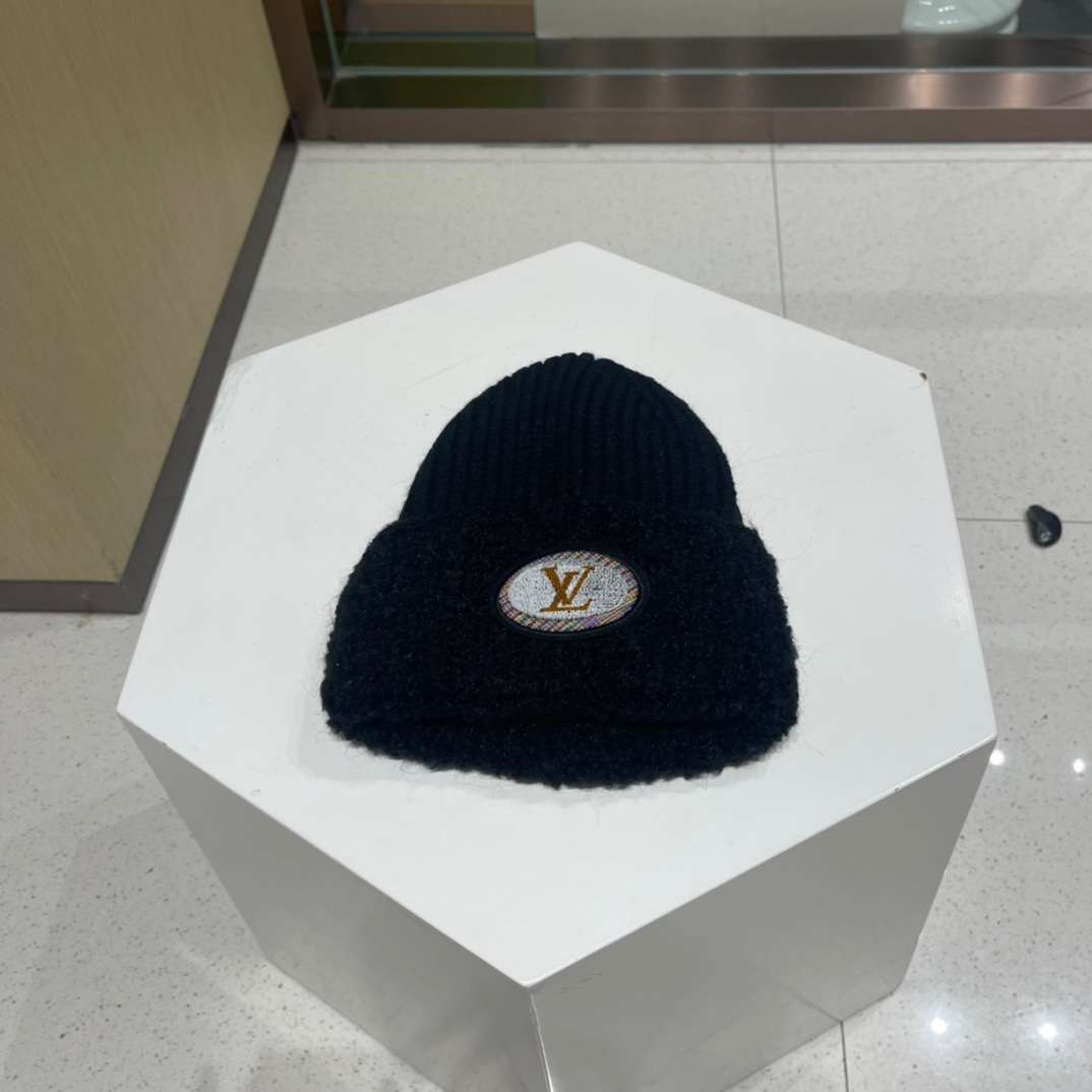 L0vis Vvtt0n Ahead Beanie Black For Women