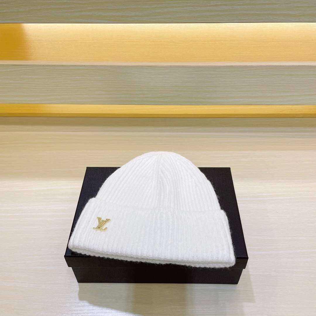 L0vis Vvtt0n Ahead Beanie White For Women