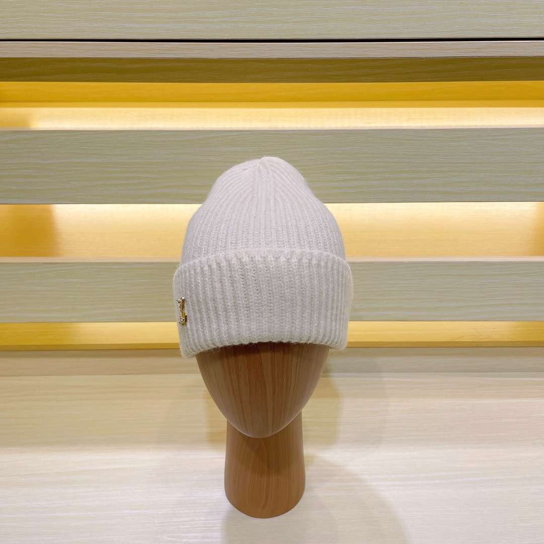 L0vis Vvtt0n Ahead Beanie White For Women